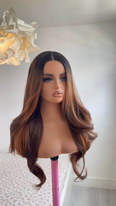 Milan - Light brown with Dark roots