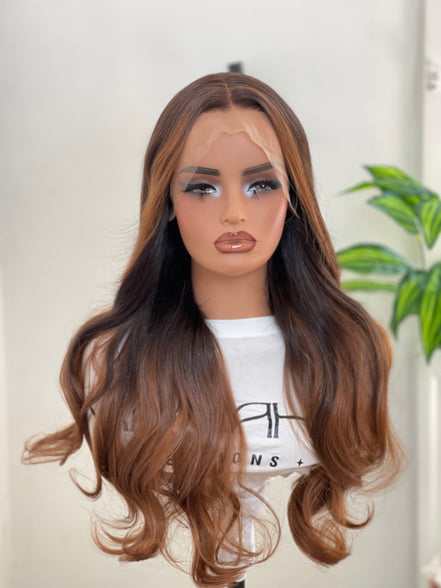 Chestnut wavy (brown highlights)