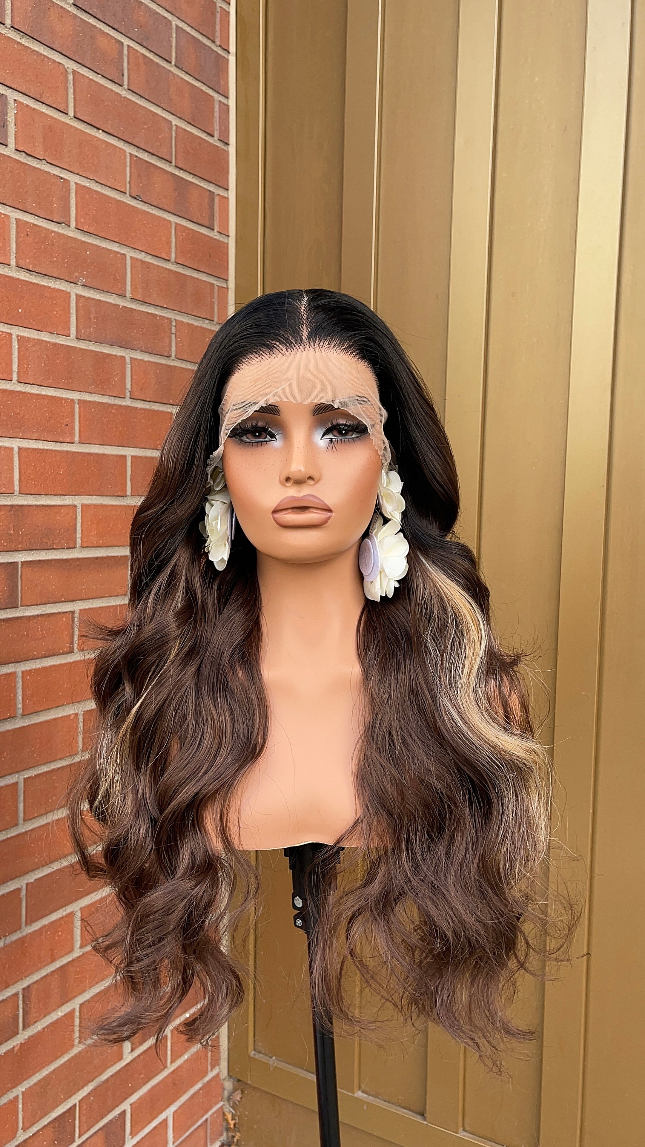 Wig Suzy (Dark brown highlights)