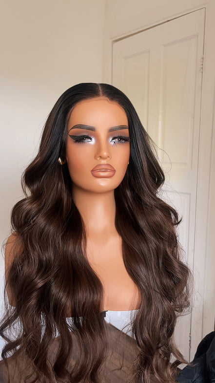 Wig Suzy (Brown/Dark roots )