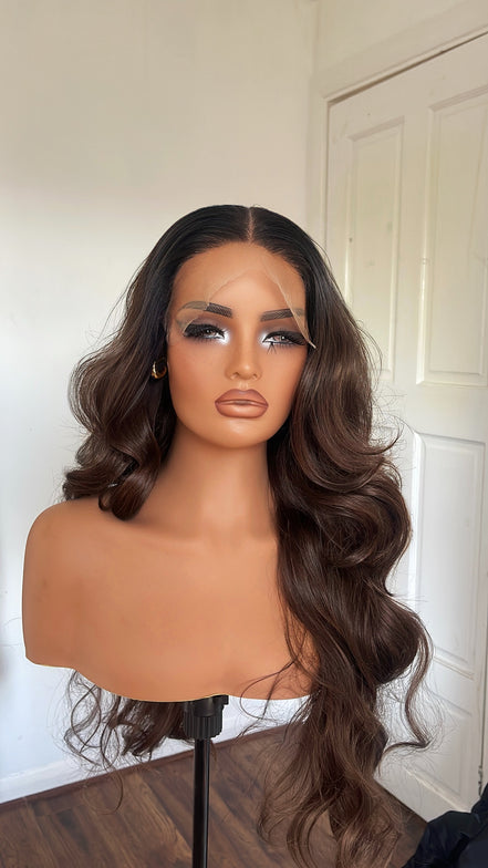 Wig Suzy (Brown/Dark roots )