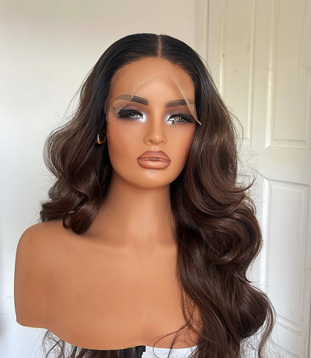 Wig Suzy (Brown/Dark roots )